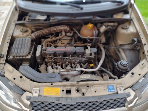 Particular Vende: Chevrolet Classic 1.4 Ls Aa+dir 2013.