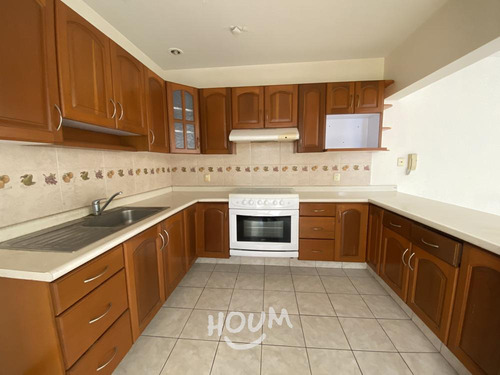 Casa En Jardín Real, Zapopan Con 4 Recámaras, 220 M², Id: 153696