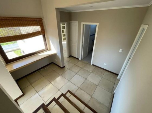 Imagen 6 de 28 de Luminosa Casa En Venta