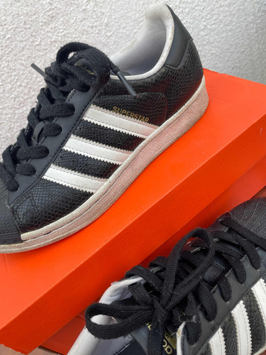 Tenis Superstar adidas Negros (Usado)