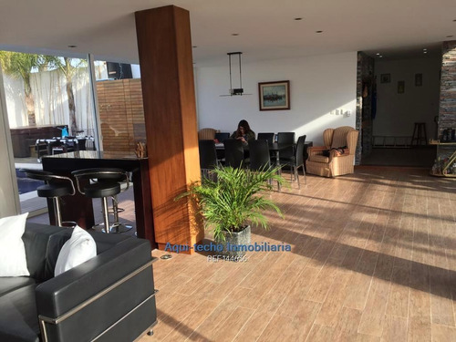 Casi Rambla Moderna Casa Minimalista