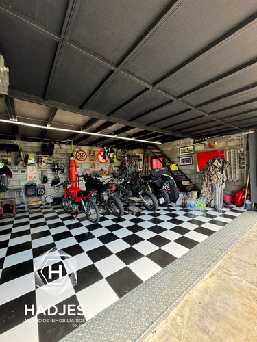 Casa En Venta, Nuevo Quilmes Moderna Con Piscina A La Laguna
