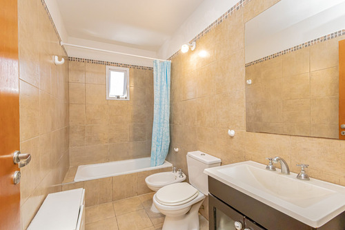 Venta Triplex Bella Vista - Oportunidad