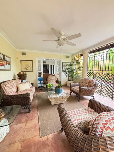 Venta De Casa En Los Cacicazgos