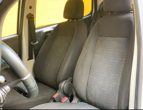 Fiat Uno Vivace Completo 4 Portas Metro Vila Prudente