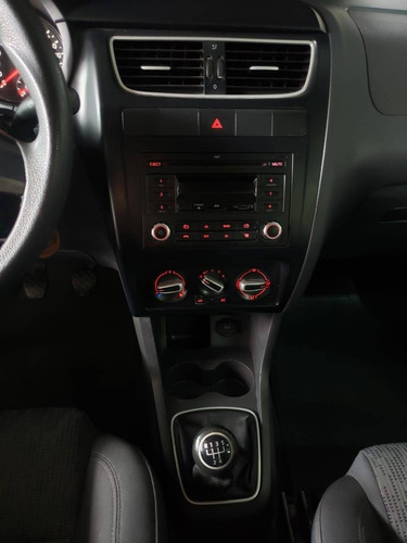 Imagem 7 de 9 de Volkswagen Fox 1.6 Mi 8v Flex 4p Manual