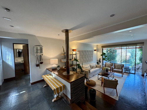 Casa Remodelada En El Arrayan / Lo Barnechea