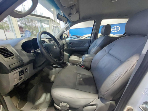 Imagen 6 de 10 de Toyota Hilux 2010 3.0 I Srv Cab Doble 4x4 Cuero