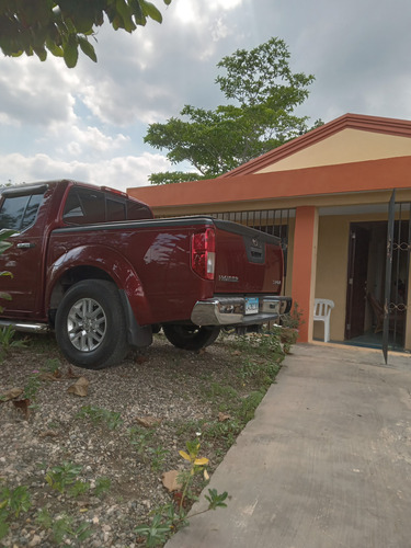 Nissan Frontier Color Rojo Vino 2015 Sv