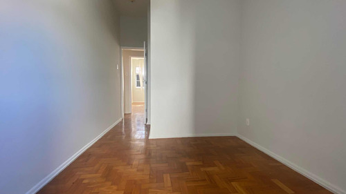 Vende-se Apartamento De 2 Quartos Em Icaraí