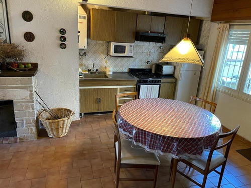 Imagen 7 de 12 de Venta-casa-villa Gesell -paseo 123 Y Av 8 Vivienda Con Amplio Jardin