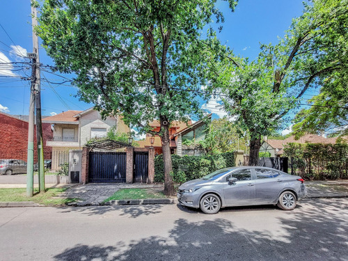 Casa · En Venta · 3 Dormitorios · Con Pileta Y Cochera · Hurlingham