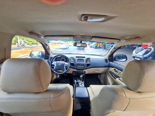 Imagem 10 de 15 de Toyota Hilux 3.0 Sw4 4x4 Aut. 7 Lugares 2014 Revisada Conce