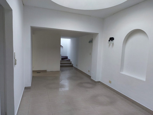 Excelente Inmueble Solo Para Uso Profesional