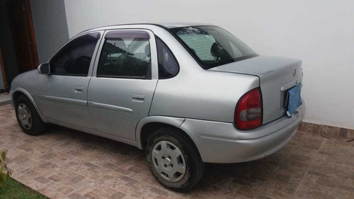 Vendo Corsa Sedan Da Chevrolet Na Cor Prata 4 Portas