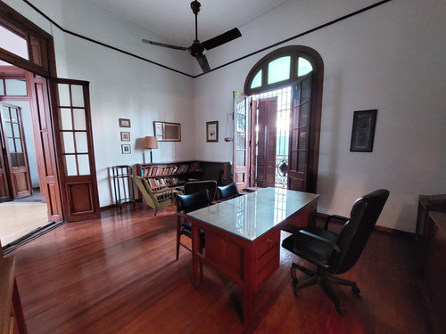 Casa En Venta De 250m² Con 7 Ambientes 2 Plantas Con Terraza Libre. Apto Crédito Rosario, Santa Fe