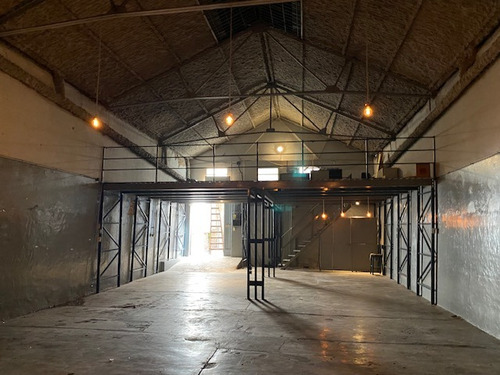 Galpon , Local Y Oficinas Con Vestidores A Tres Cuadras Del Cid Capeador , 650 M2