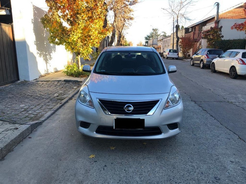 Nissan Versa Unico Dueño