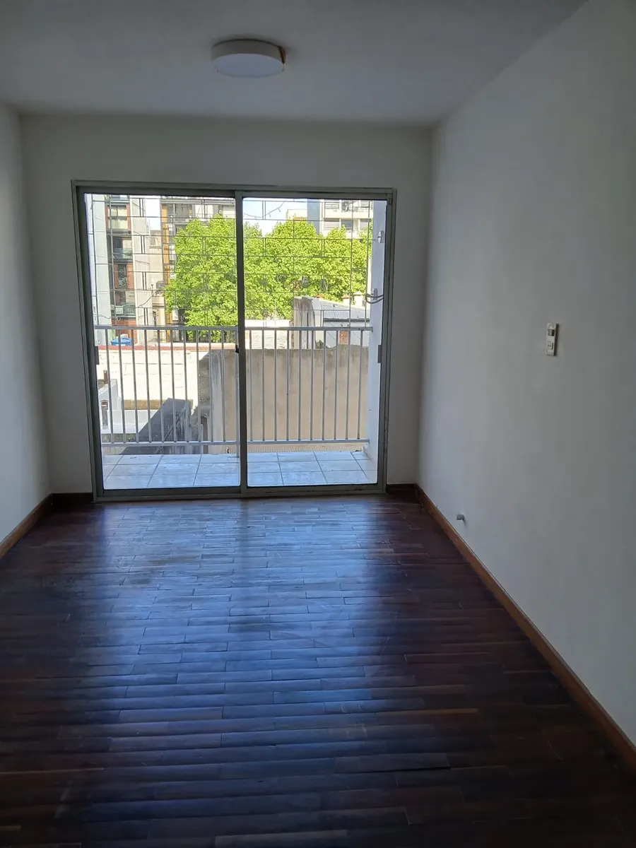 Dueño Alquila, Excelente Ubicación, Muy Luminoso, Gastos Comunes $ 4000 Aprox., Garantía Anda O Contaduría. Precio $ 21000 · Foto 5