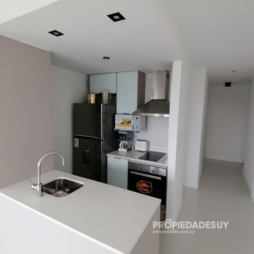 Apartamento En Venta, Piso Alto Con Vista Al Mar - Ref: 740