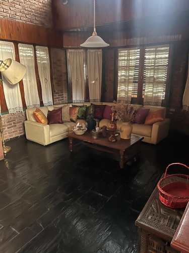 Chalet 5 Ambientes / Padua