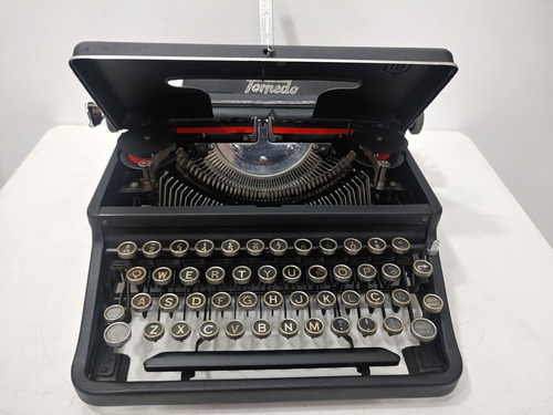 Maquina De Escrever Torpedo 18 Ano De 1949 (Usado)