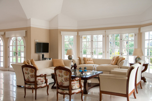 Casa En Venta De 4 Dormitorios En Beverly Hills