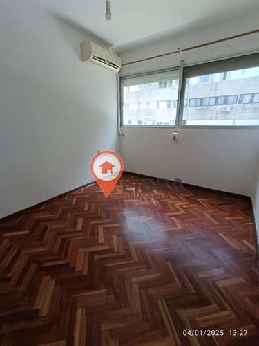 Se Vende Apartamento 1 Dormitorio Complejo Cerrado Con Comercios Estacionamiento En Malvin Norte
