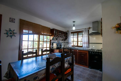 Casa En Alquiler Temporal En Playa Grande, Dos Dormitorios, Un Baño. Predio Cercado.