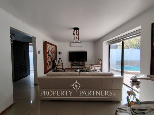 Arriendo Remodelada Casa, Sector Arboleda Peñalolé...