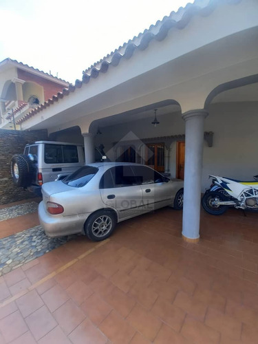 Imagen 2 de 19 de Venta De Casa A Remodelar En Urb. La Trigaleña - Valencia (glc-777)