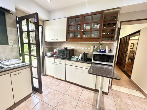 Venta De Hermosa Casa En Parque Chacabuco