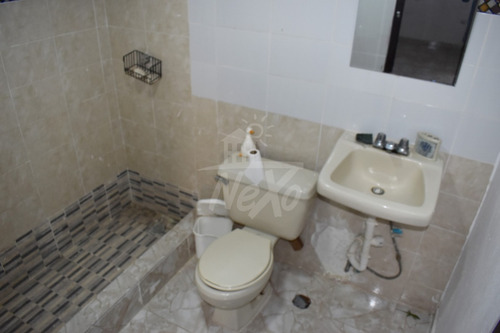 Casa De 2 Niveles En Venta, Ubicada En El Paraíso, Santiago (hfc-234)