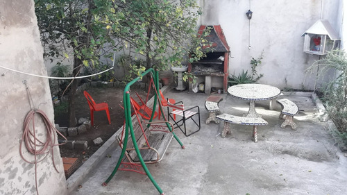 Imagen 8 de 12 de Amplia Casa Con Dos Locales, En Correcto Estado De Mantenimi