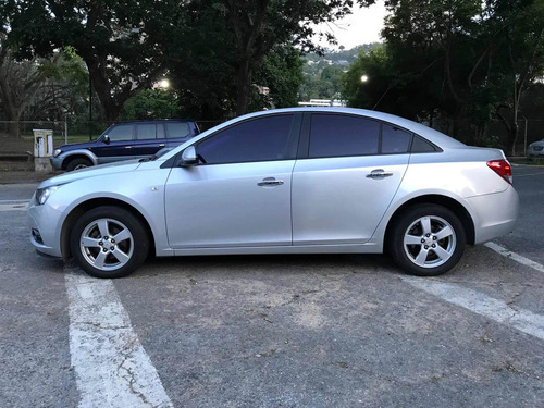 Imagen 3 de 13 de Chevrolet Cruze Lt