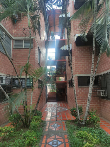 Amplio Apartamento En Conjunto Residencial Terrazas Del Este, Guarenas.