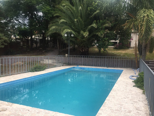 Oportunidad!!! Hermosa Y Amplia Casa En Barrio Cerrado