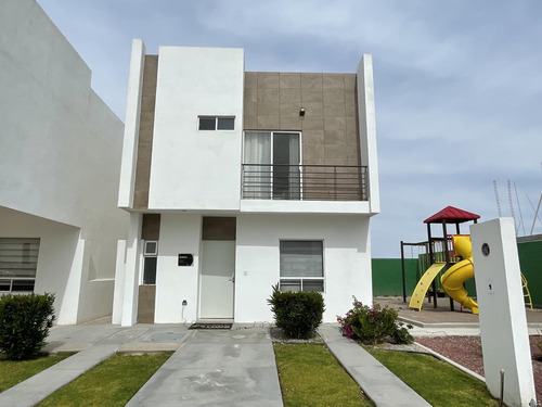 Casa En Venta En Paseo Aurea