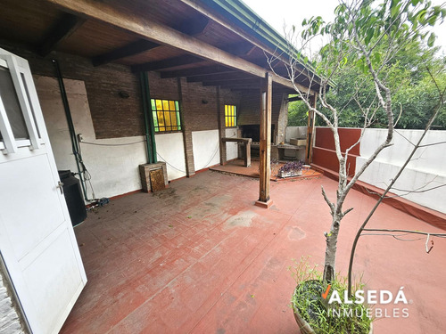 Local Comercial En República De La Sexta - 4 Ambientes - Terraza Con Quincho