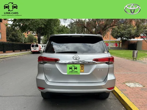 Toyota Fortuner 2.7 Srv 4x2 Automática Full Equipo