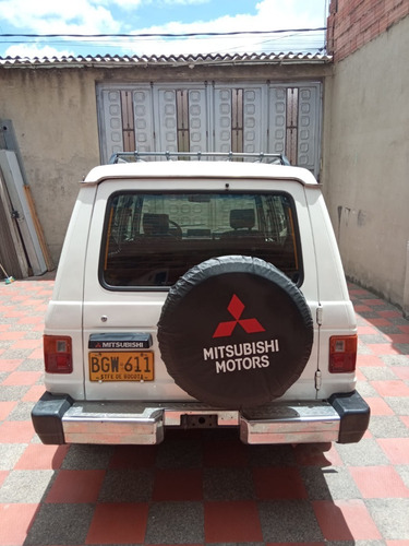 Imagen 3 de 16 de Mitsubishi Montero 3.0 V13