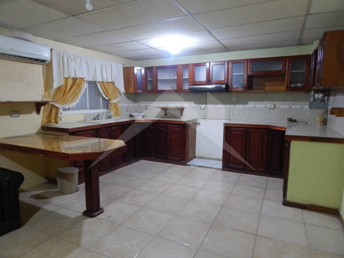 Imagen 7 de 13 de Casa Multifamiliar, Con Opcion A Local Comercial