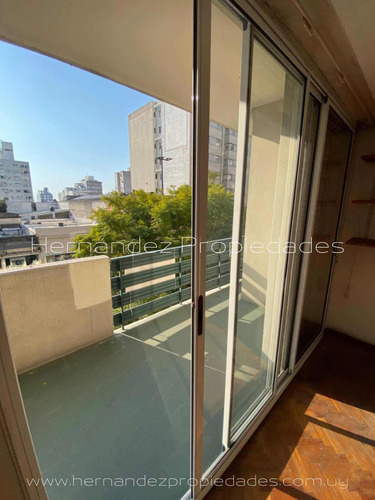 Venta Con Renta 2 Dormitorios Más Servicio. Garage Opcional.
