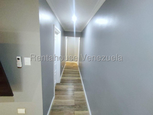 Amplio, En Exclusiva Ubicación, Con Terraza Y Bella Vista. 25-20938