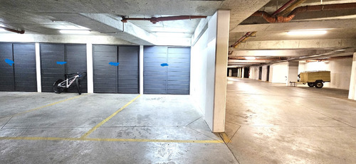 Ubicación Privilegiada, Muy Cerca Del Centro Comercial De Carrasco, De Los Colegios Y Con Buena Locomoción.