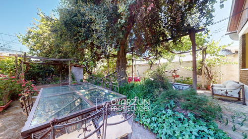 Casa En Venta De 4 Dormitorios Con Gran Terreno De 520 Mts2.