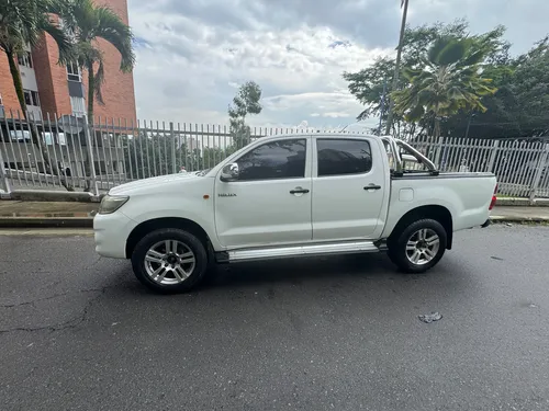 Toyota Hilux Hilux Disel 4x2 doble cabina full motor 2500