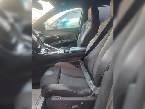 Peugeot 5008 2021