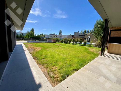 Venta Casa A Estrenar Con Pileta En Barrio Privado Sauces Del Limay, Neuquén