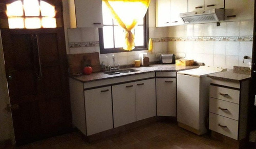 Imagen 2 de 9 de Chalet En Venta En Burzaco Este